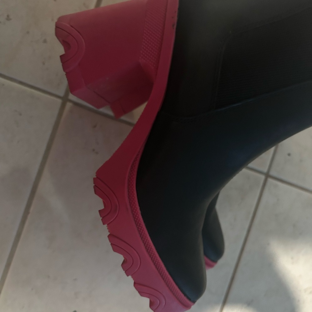 Sorel Brex Chelsea Neon Pink Boot - Picture 5 of 8